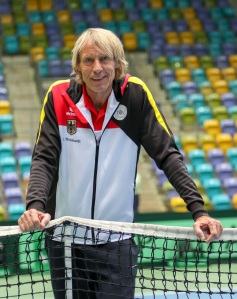 CARLO THRÄNHARDT - Tennis Davis Cup 2015 - Portrait am Netz hoch - 1200x1500